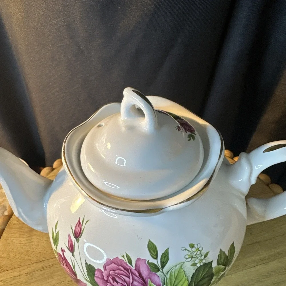 RARE Arthur Wood & Son Staffordshire, England Est 1884 Floral Teapot #6532 w/lid